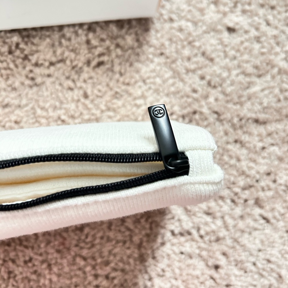 Chanel Beauty makeup bag - Picture 4 of 8